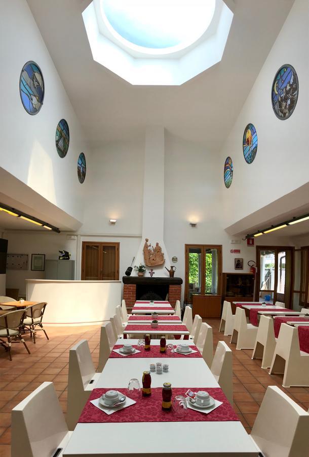 Ostello Casa Emmaus Maccagno Buitenkant foto