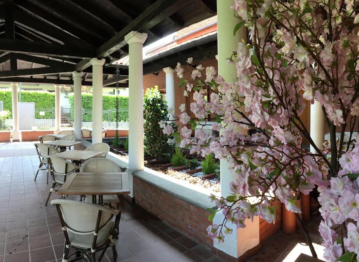 Ostello Casa Emmaus Maccagno Buitenkant foto