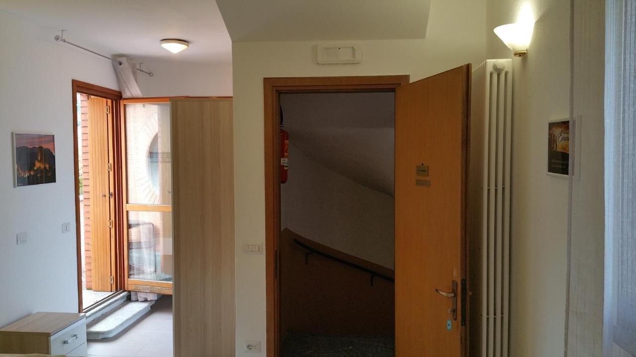 Ostello Casa Emmaus Maccagno Buitenkant foto